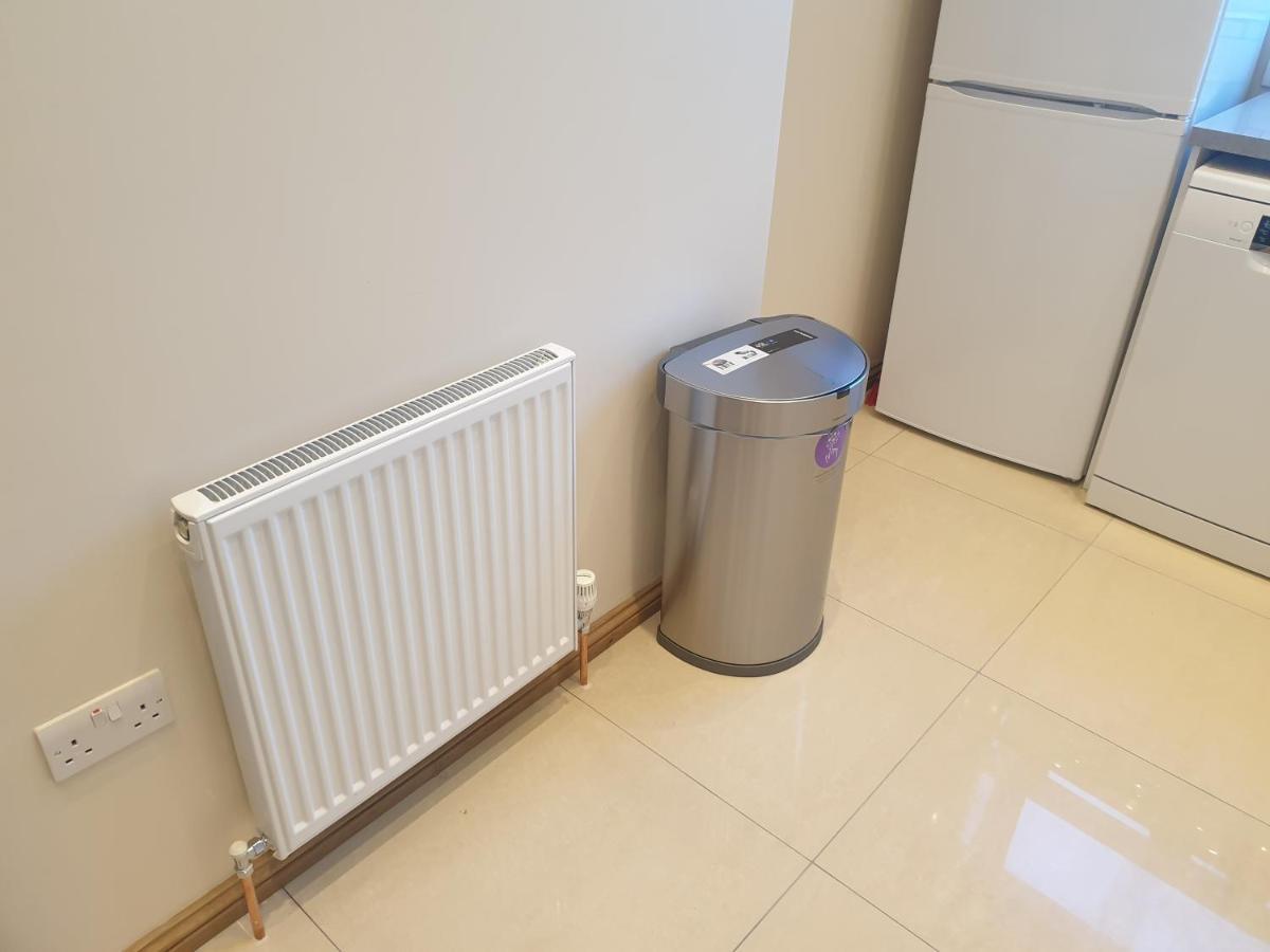Luxury Spacious 2 Bedroom 4 Mins From Ilford Stn. Free Parking Appartement Londres